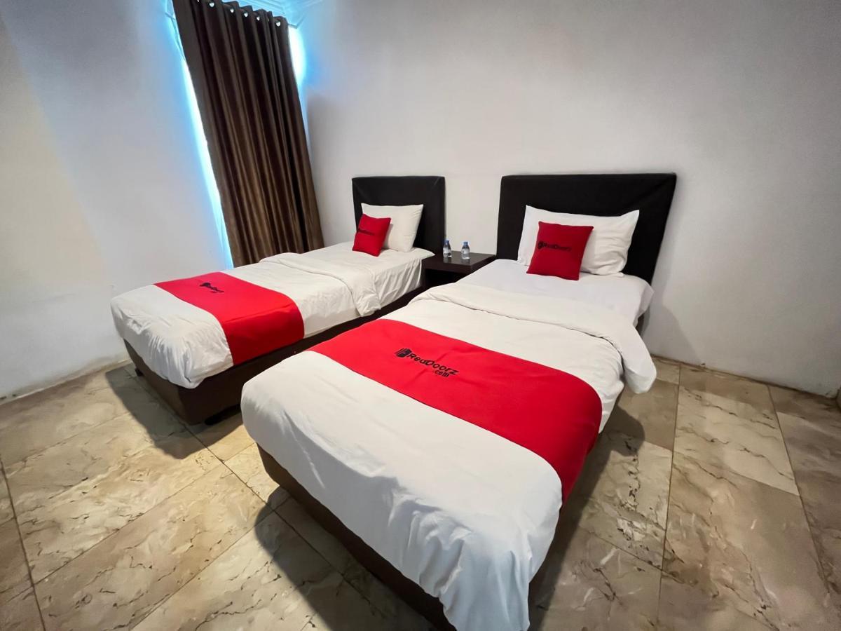 Reddoorz Near Kantor Walikota Manado Dış mekan fotoğraf